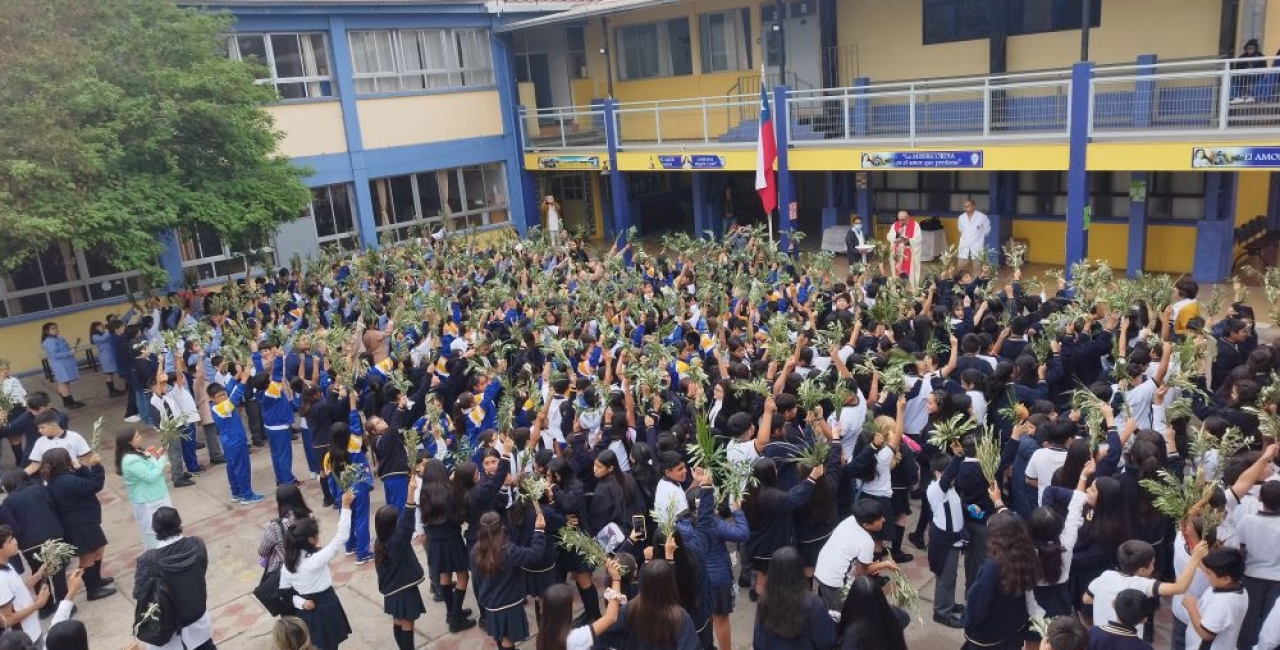 El Colegio Santa María Eufrasia celebró el Domingo de Ramos con una animada ceremonia 